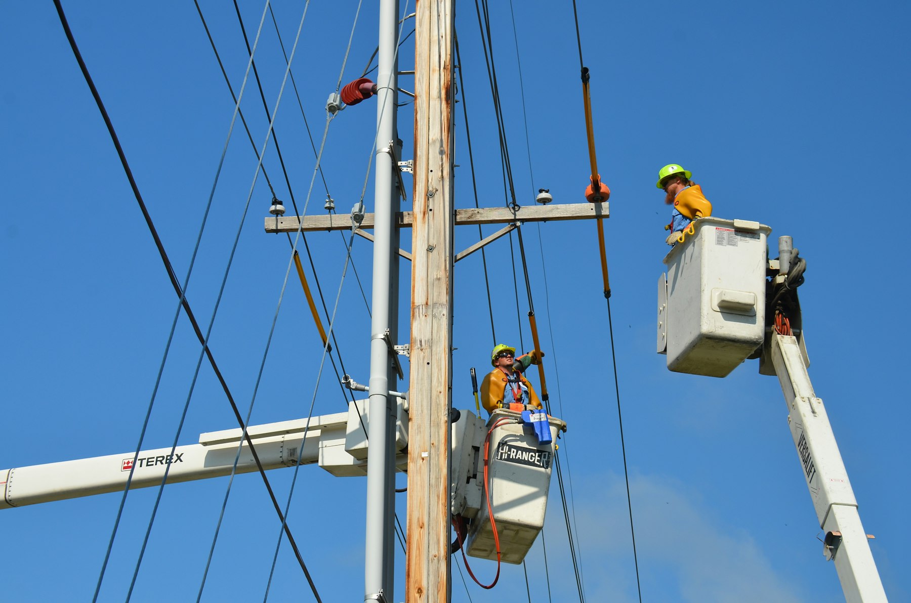 ConLit crews working aerial line from bucket trucks